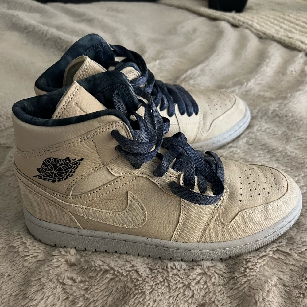 Women’s Jordan 1 Mids Sneakers